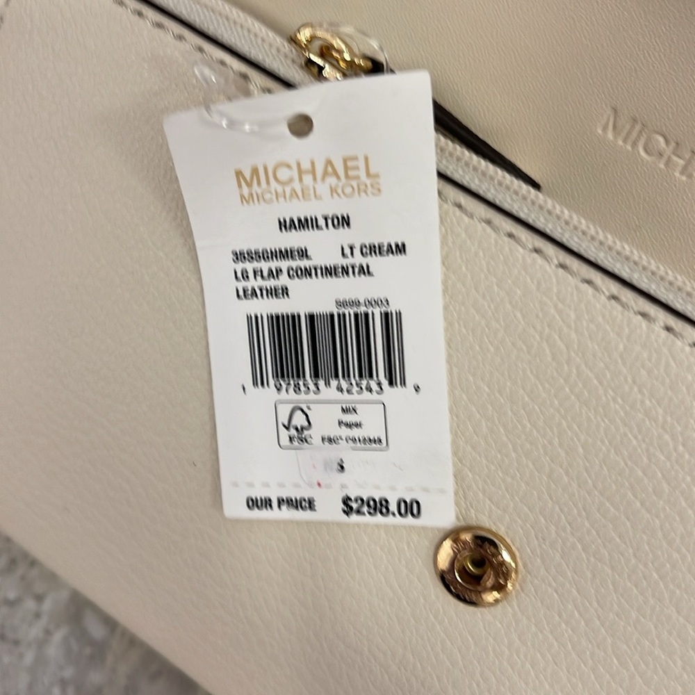 Michael Kors Hamilton Large Leather Continental Wallet
Light Cream
NWT - Picture 15 of 16